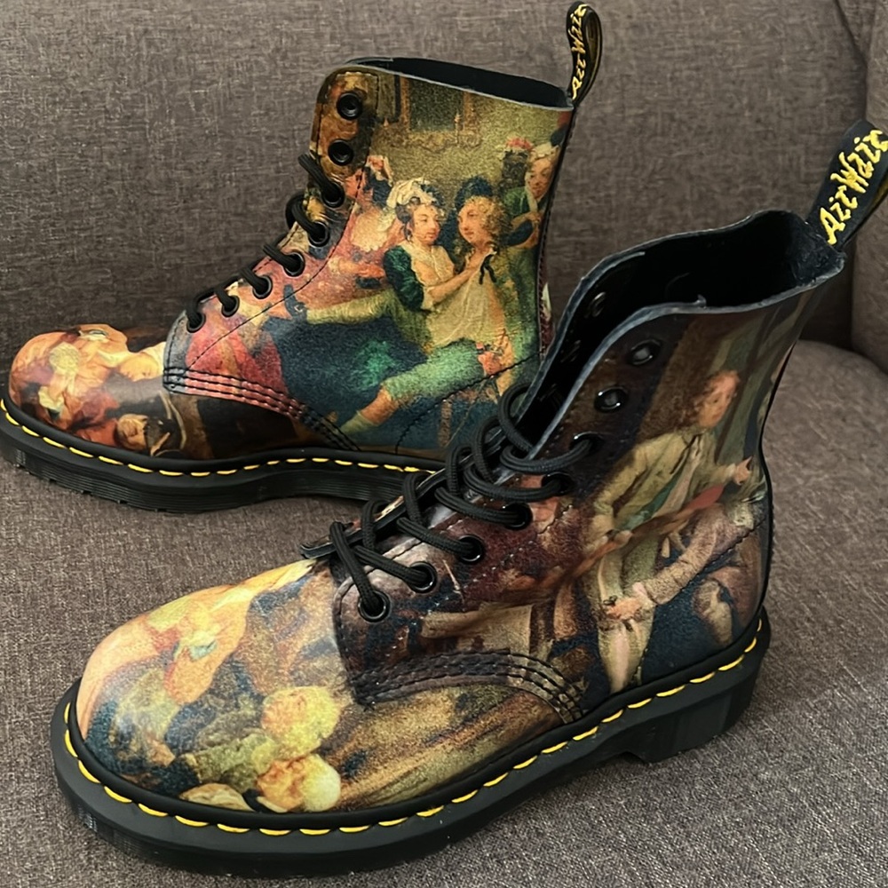 DOC MARTENS x HOGARTH PASQUAL RENAISSANCE MUSEUM EDITION BOOTS NWT - Picture 9 of 14